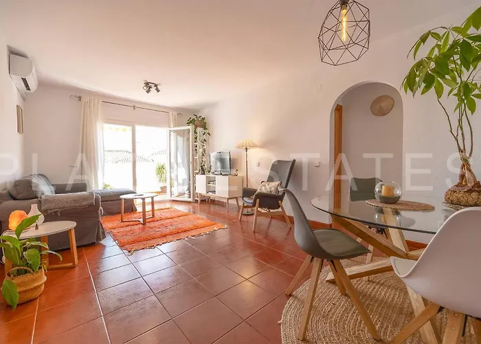 Bonito Piso A 300m De La Playa نيرخا